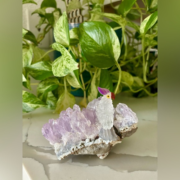 Parrot carving on Amethyst flower - Picture 4 of 8